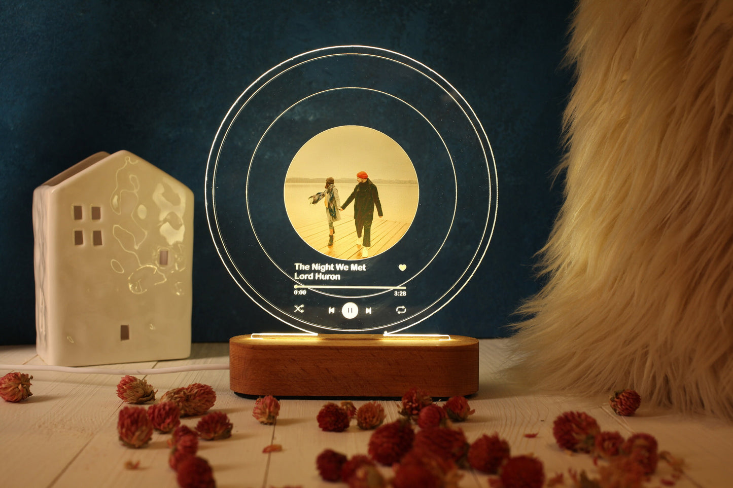 Individuelle Songplakette als Valentinstagsgeschenk - Personalisieren Sie das Geschenk mit Fotolicht