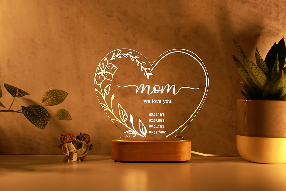 Personalisiertes Nachtlicht mit Namen oder Datum: Geschenk für Mama - Individuelles LED-Nachtlicht aus Glas zum Muttertag - Geschenk für Mama - Mamas Andenken