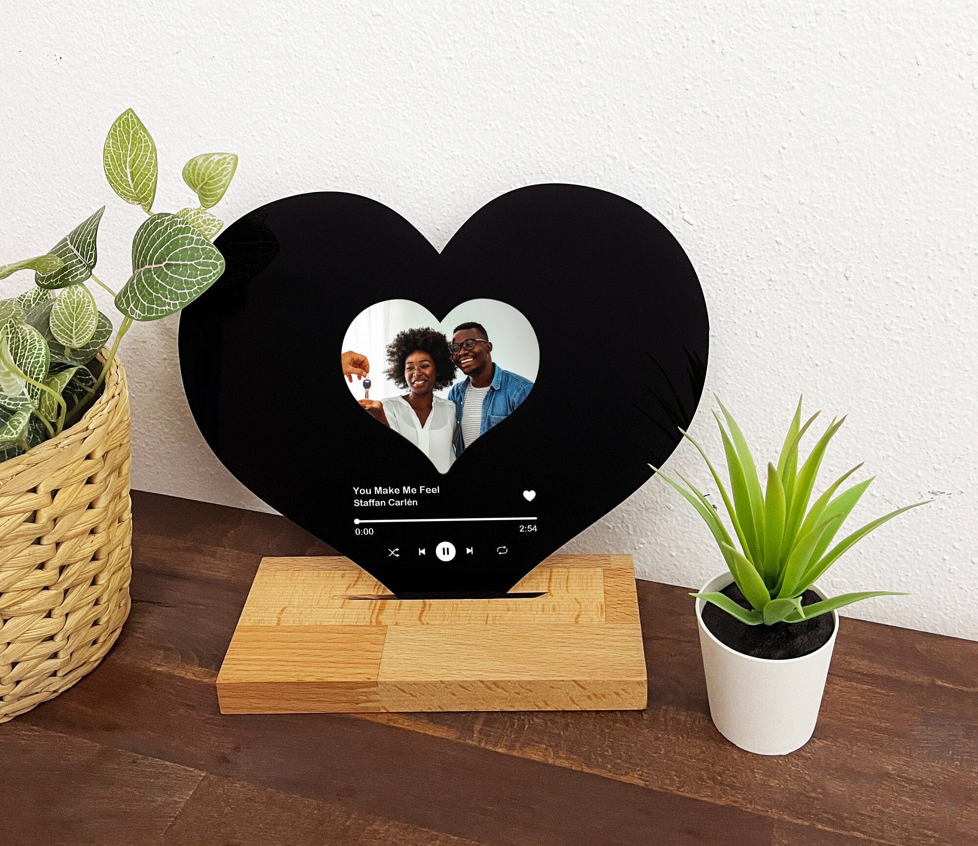 Heart-Shaped Personalized Record Display: Best Gift For Couple - Custom Song Record - Best Valentines Day Gift - Birthday Gifts for Her/His